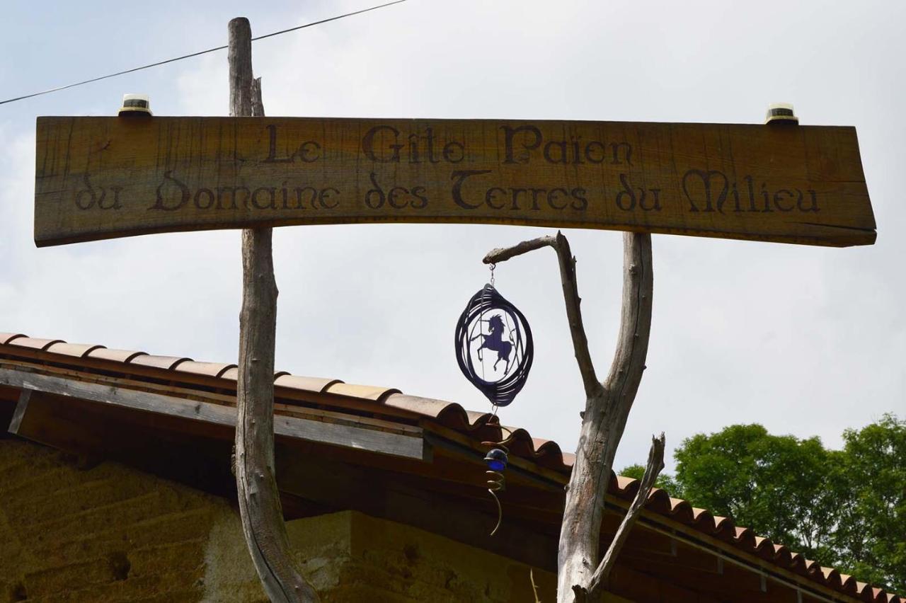 Domaine Des Terres Du Milieu / Gite De Cul De Sac Chateldon Exteriör bild